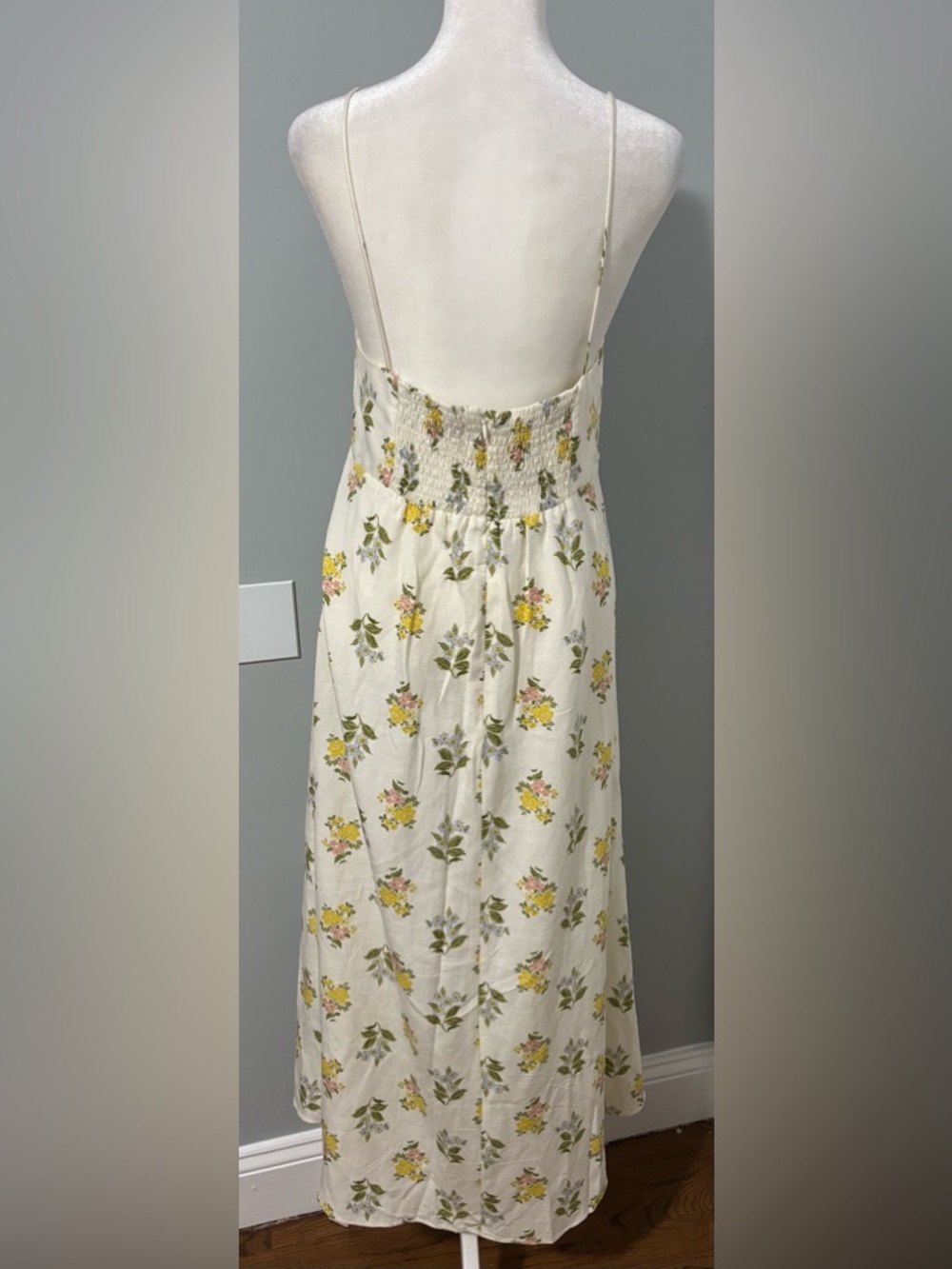 Zara Cream Floral V-neck, back zip closure. Maxi Dress with Yellow Blooms SizeXL - Picture 2 of 8
